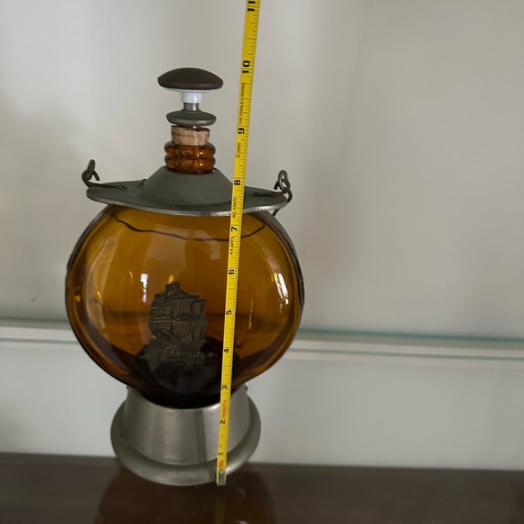 Vintage Liquor Nautical Sailor Amber Glass Brass Lantern Decanter Not Playing - Picture 7 of 8